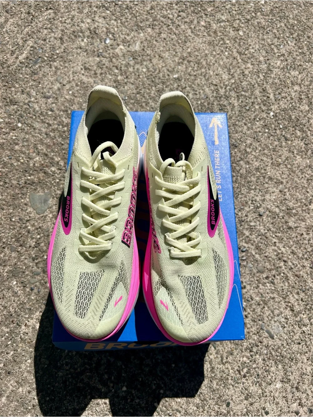 Brooks Hyperion Max 3 Women’s size 8, in like new condition!